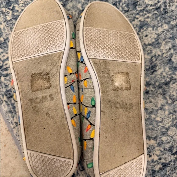 TOMS Gray Slip-Ons with Colorful Light Design - Picture 2 of 3